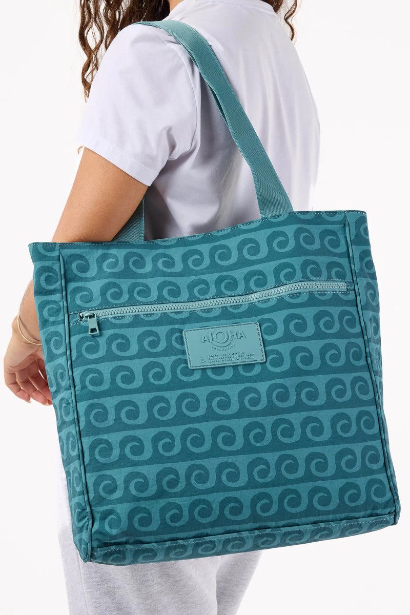 Party Wave Daily Tote