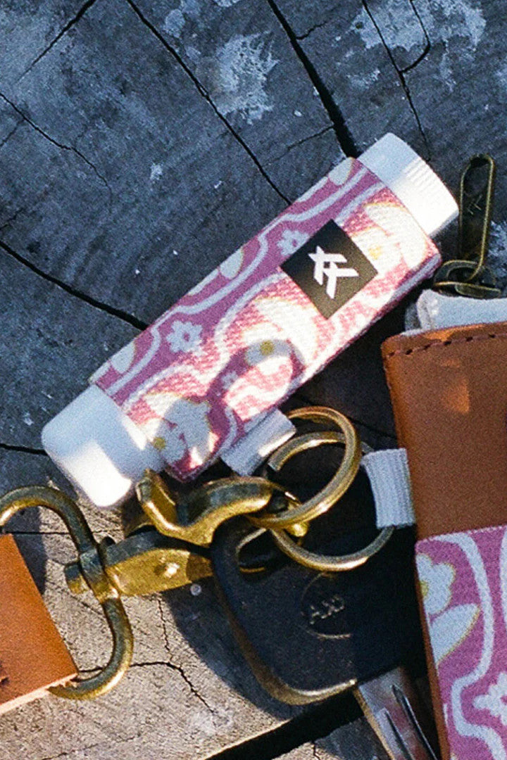 Thread 25 Lip Balm Holder