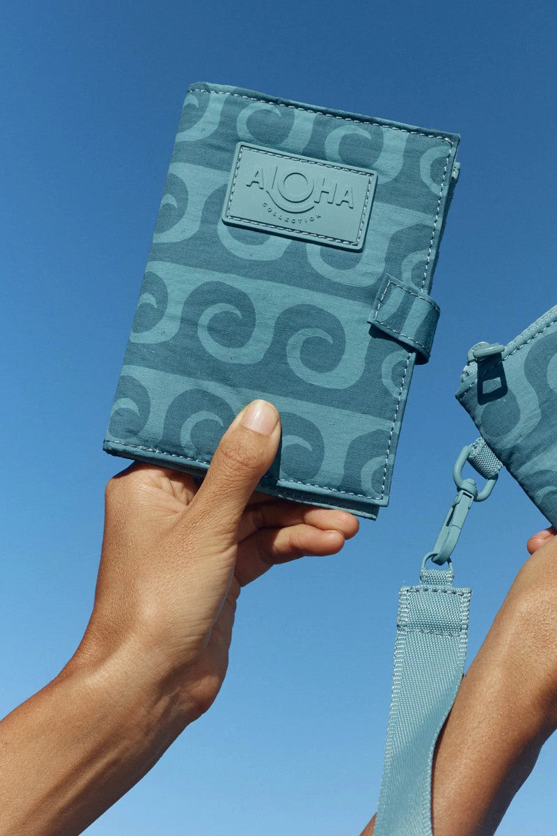 Party Wave Passport Holder