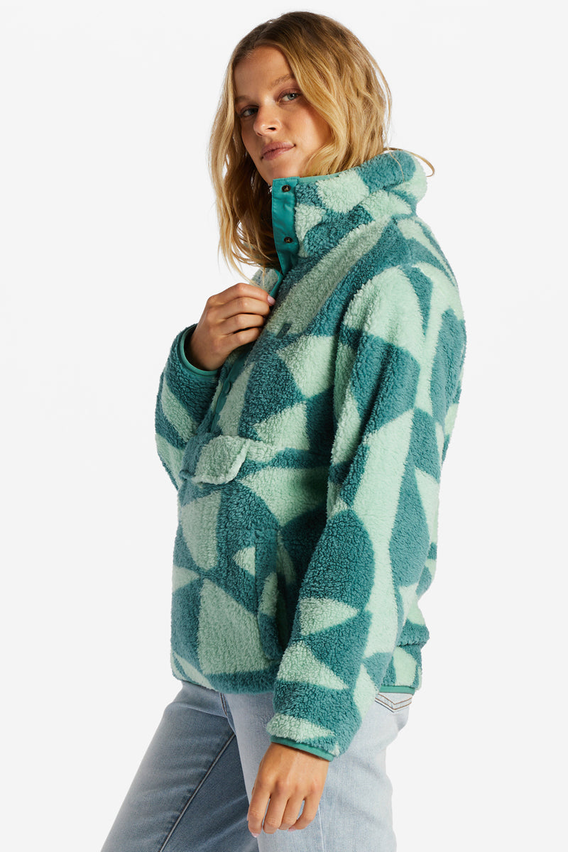 Switchback Pullover