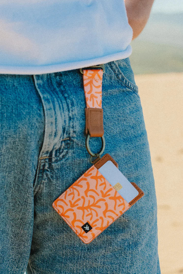 Thread 25 Vertical Wallet