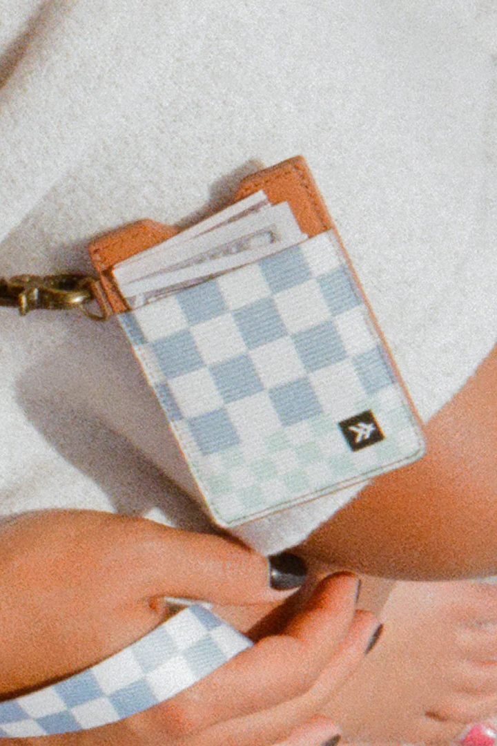 Thread 25 Vertical Wallet