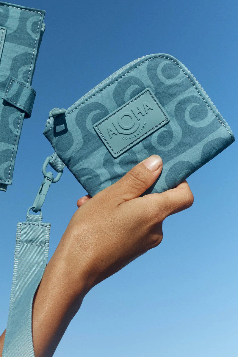 Party Wave Wristlet